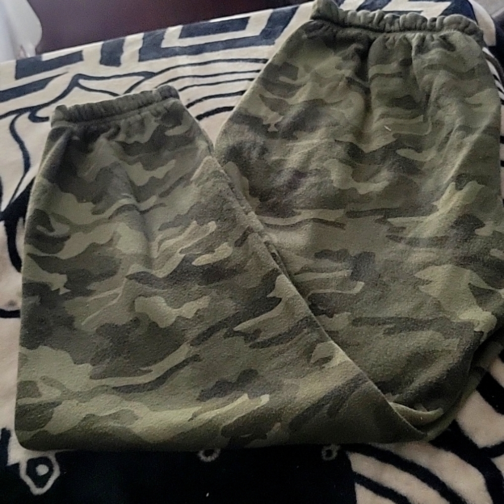Goerge camo suit sweater and pants XL pants and large sweater matching set